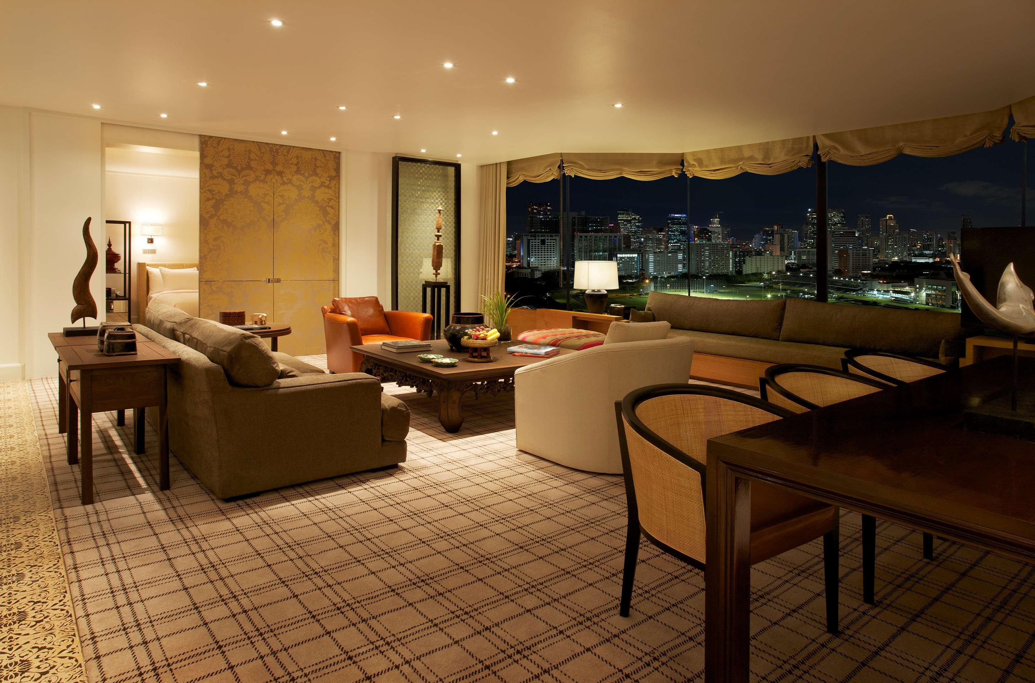 Grand Hyatt Erawan Khách sạn