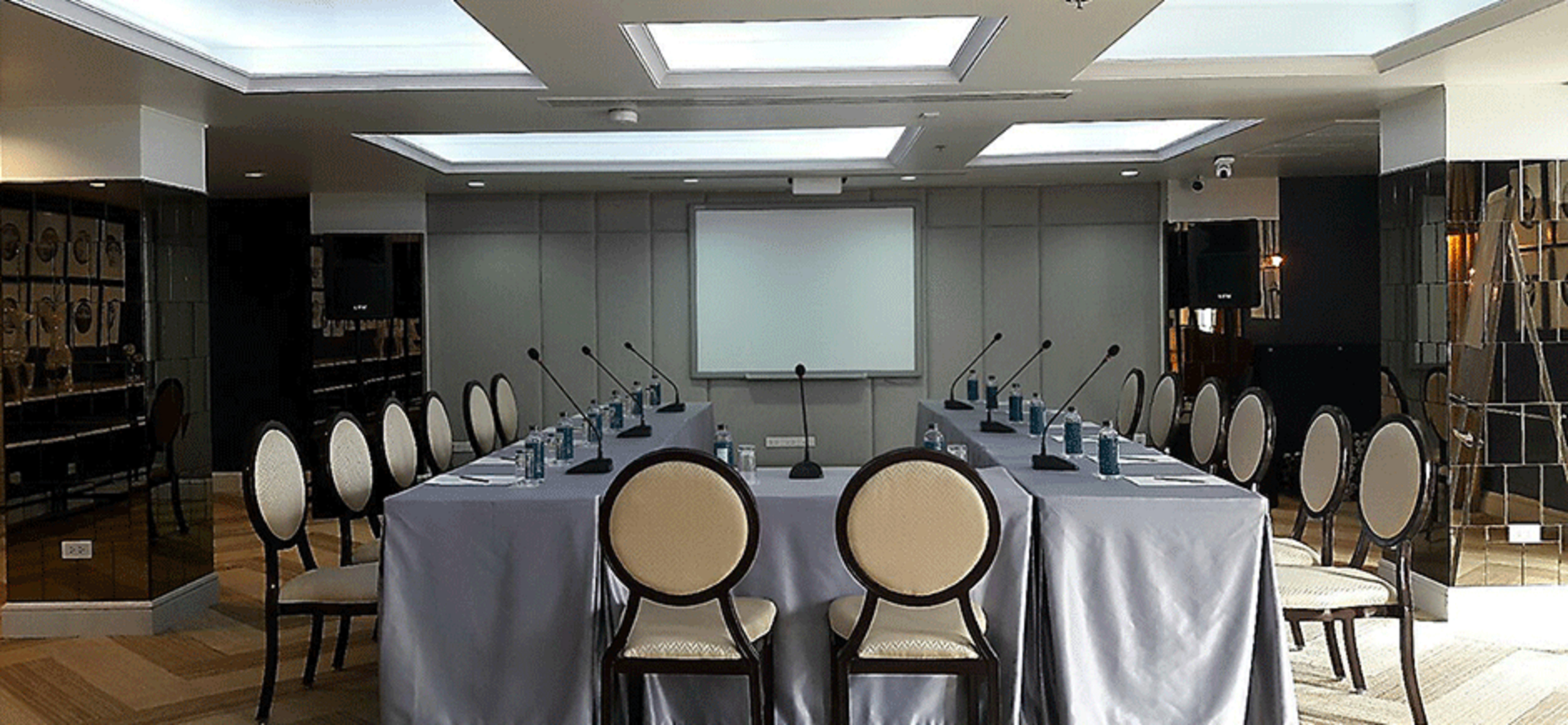 Vince Pratunam Hotel