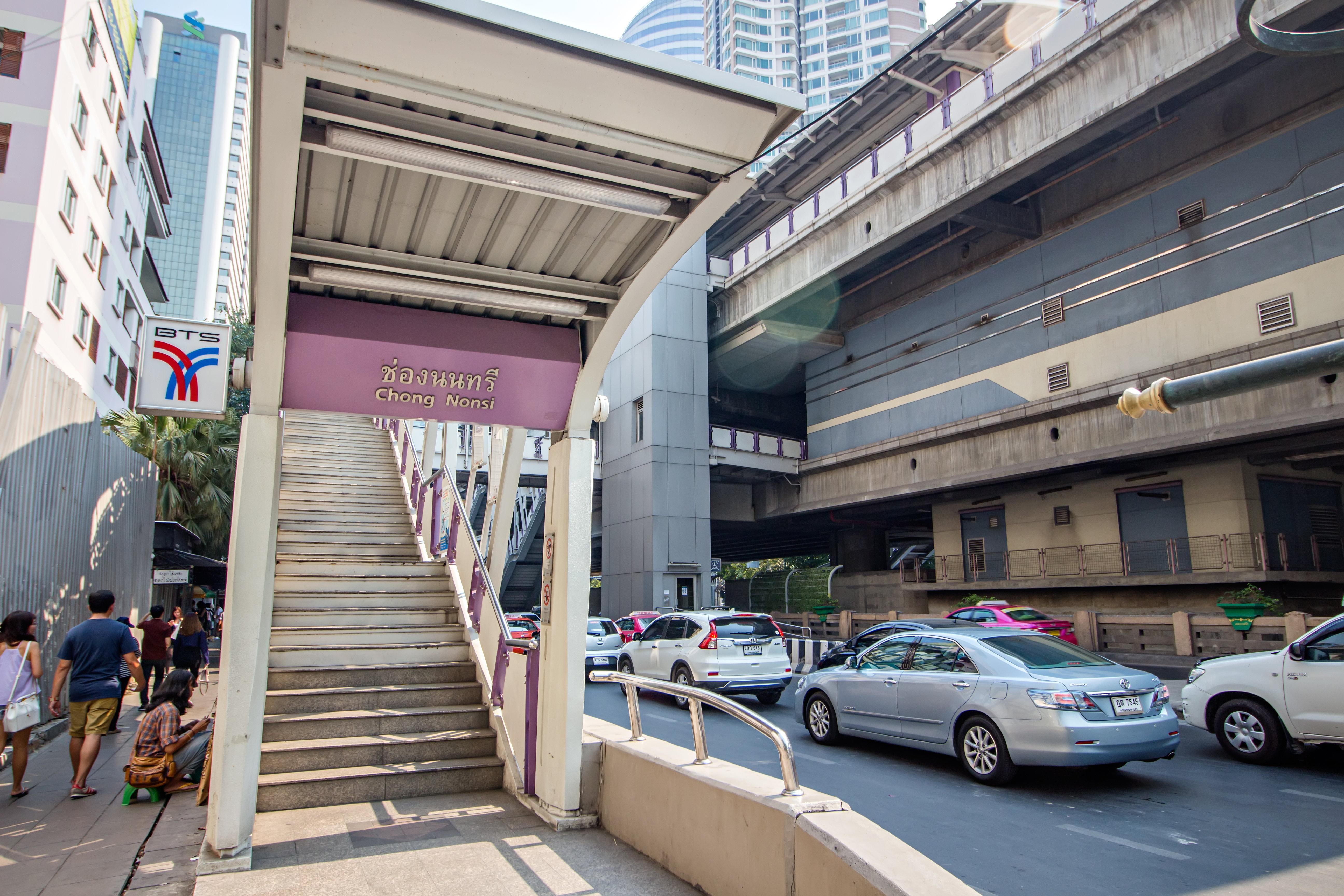 Express Sathorn By Ihg Hotel