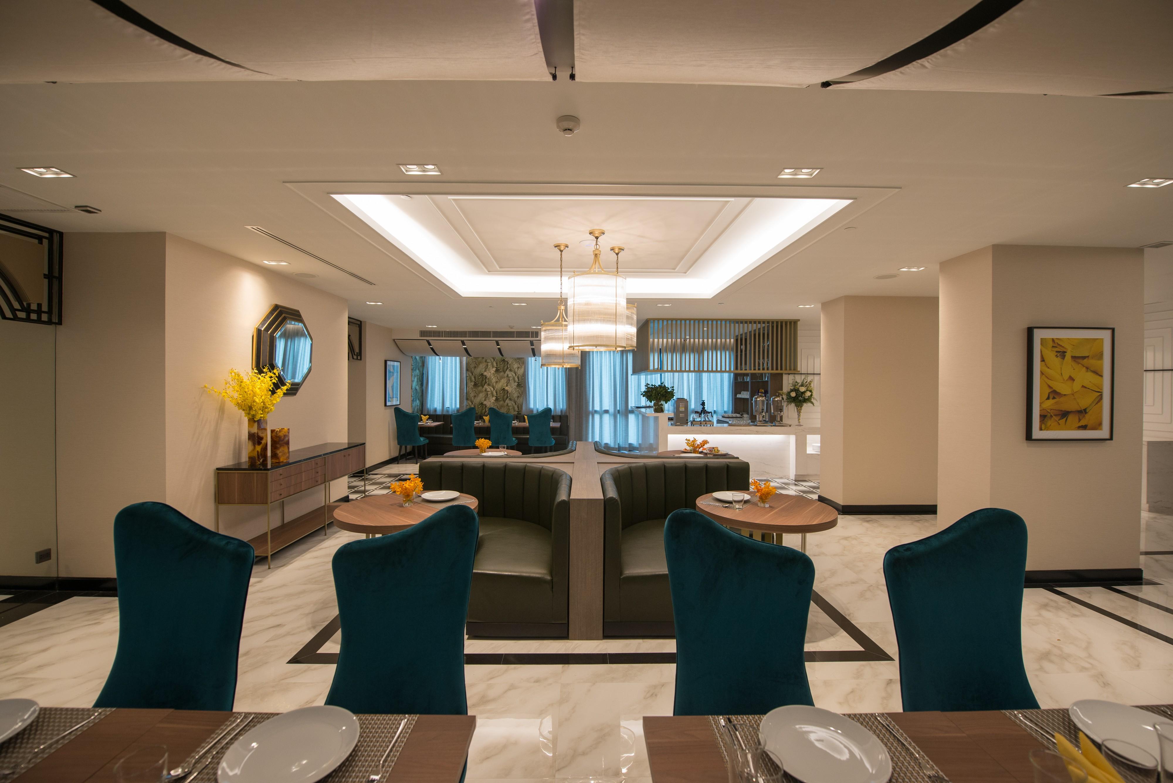 Khách sạn Maven Stylish 4*