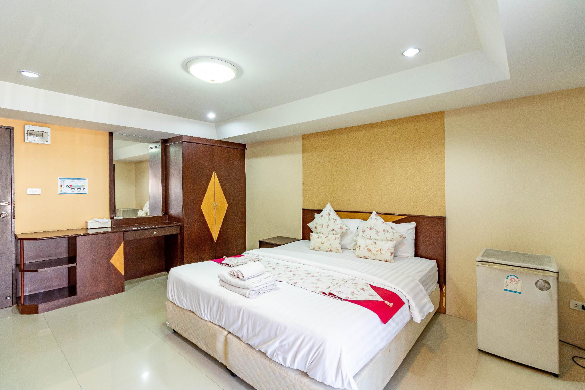 Grannylla Charoenkrung Aparthotel