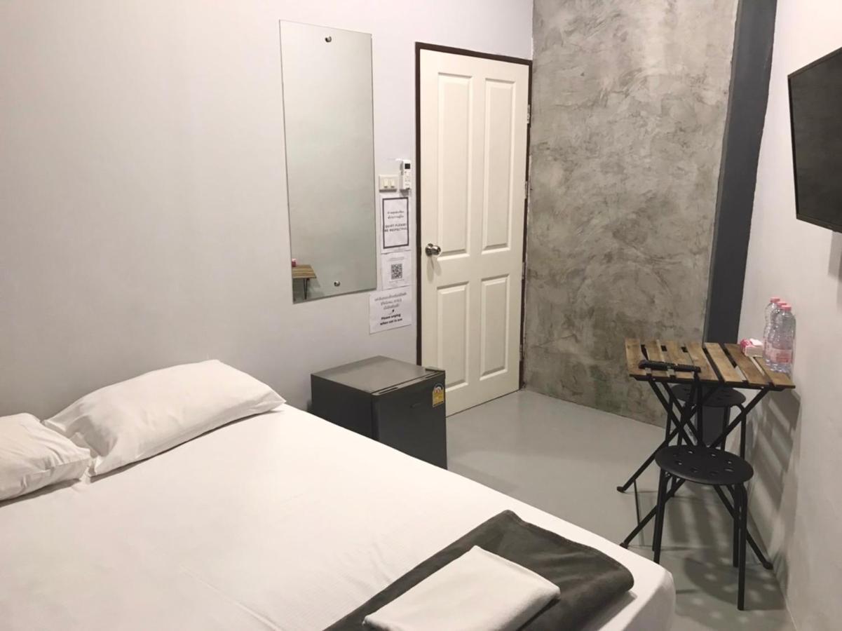 Homestay Udomsuk & Cafe - Bts Udomsuk Bangkok