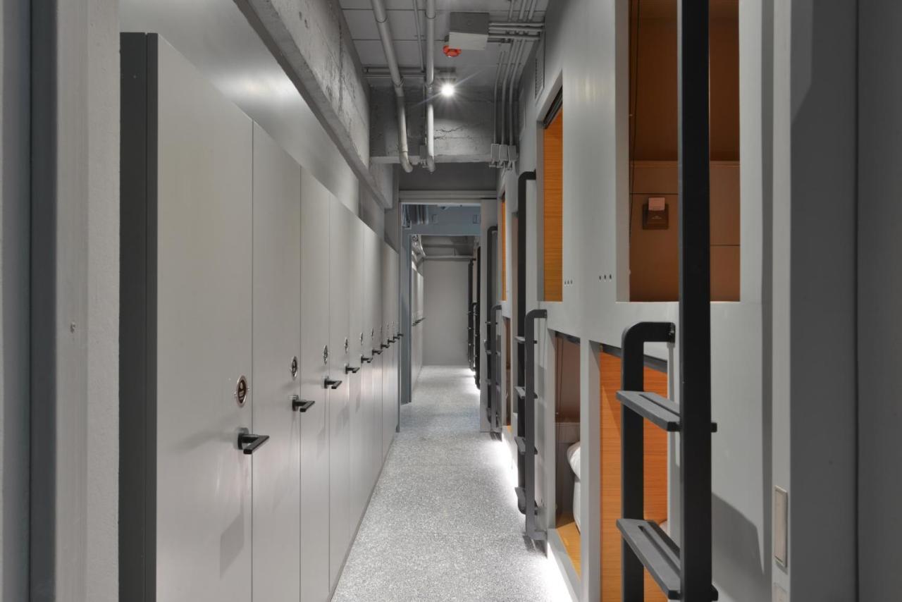 Tiang Capsule Albergue
