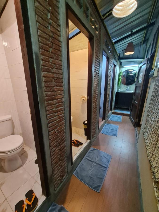 Non House บ้านนอนโฮสเทล Hostel Bangkok