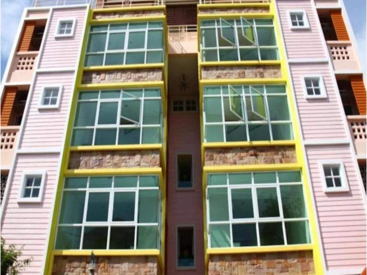 Oyo 75405 Ladda Place Khách sạn 3*