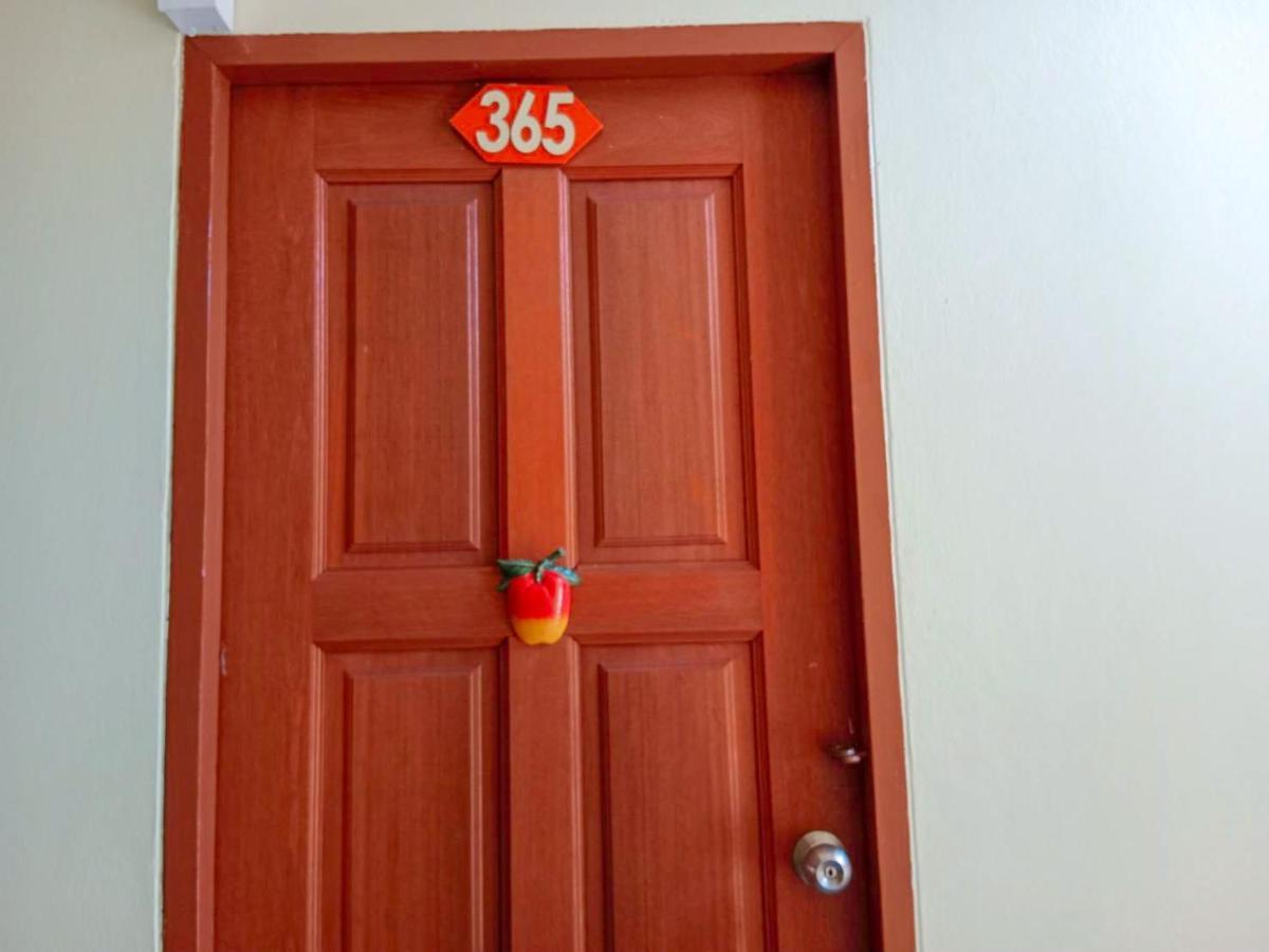 Apartment Free 1 Set Breakfast If Book 48h Before Check In Time1 No Dog Pls No Breakfast On Sunday 10min Taxi Airport Train 2min Walk 7-11 Bangkok