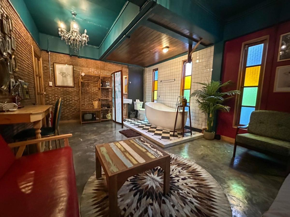 Wisma tamu T-house Bkk 2floors Near Bts With Swimming Pool And Free Wifi Bangkok