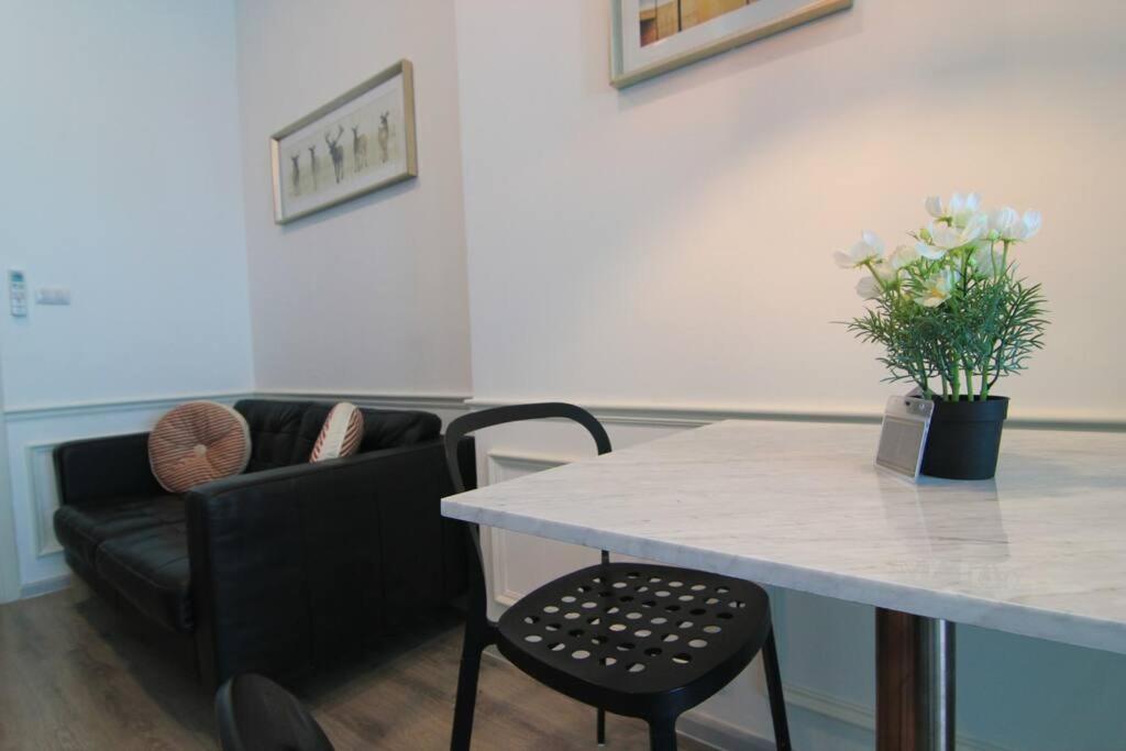New Condo, Hi-speed Wi-fi, Gym Pool, Near Lam Sali Mrt Appartement