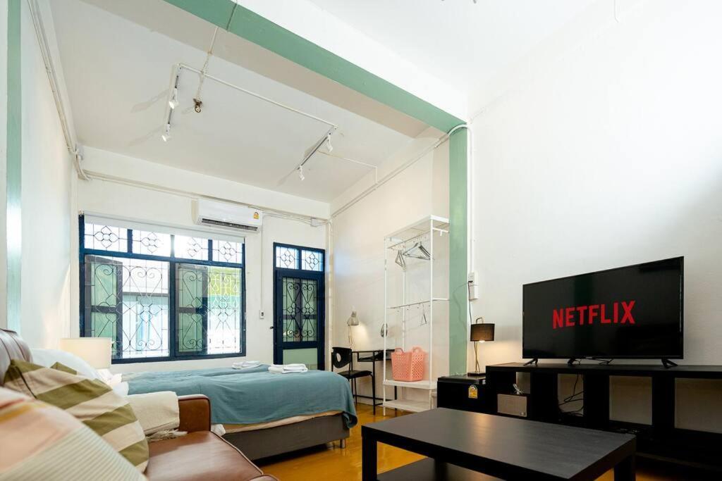 Rumah liburan Townhome W/ Workstation-2mins To Food-fun-metro Bangkok