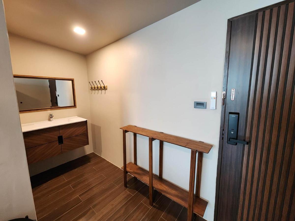 Lo-ha Guest House, Contactless Check-in Bangkok