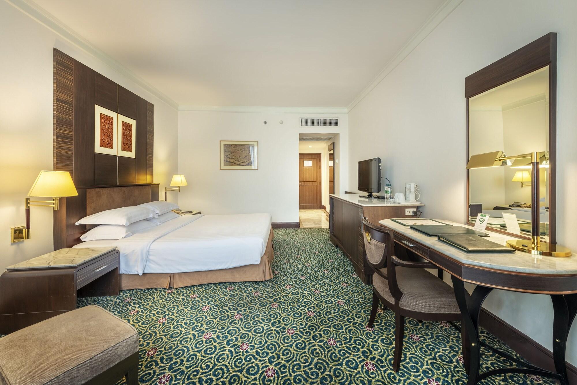 Ramada By Wyndham Chaophya Park Hotel Bangkok