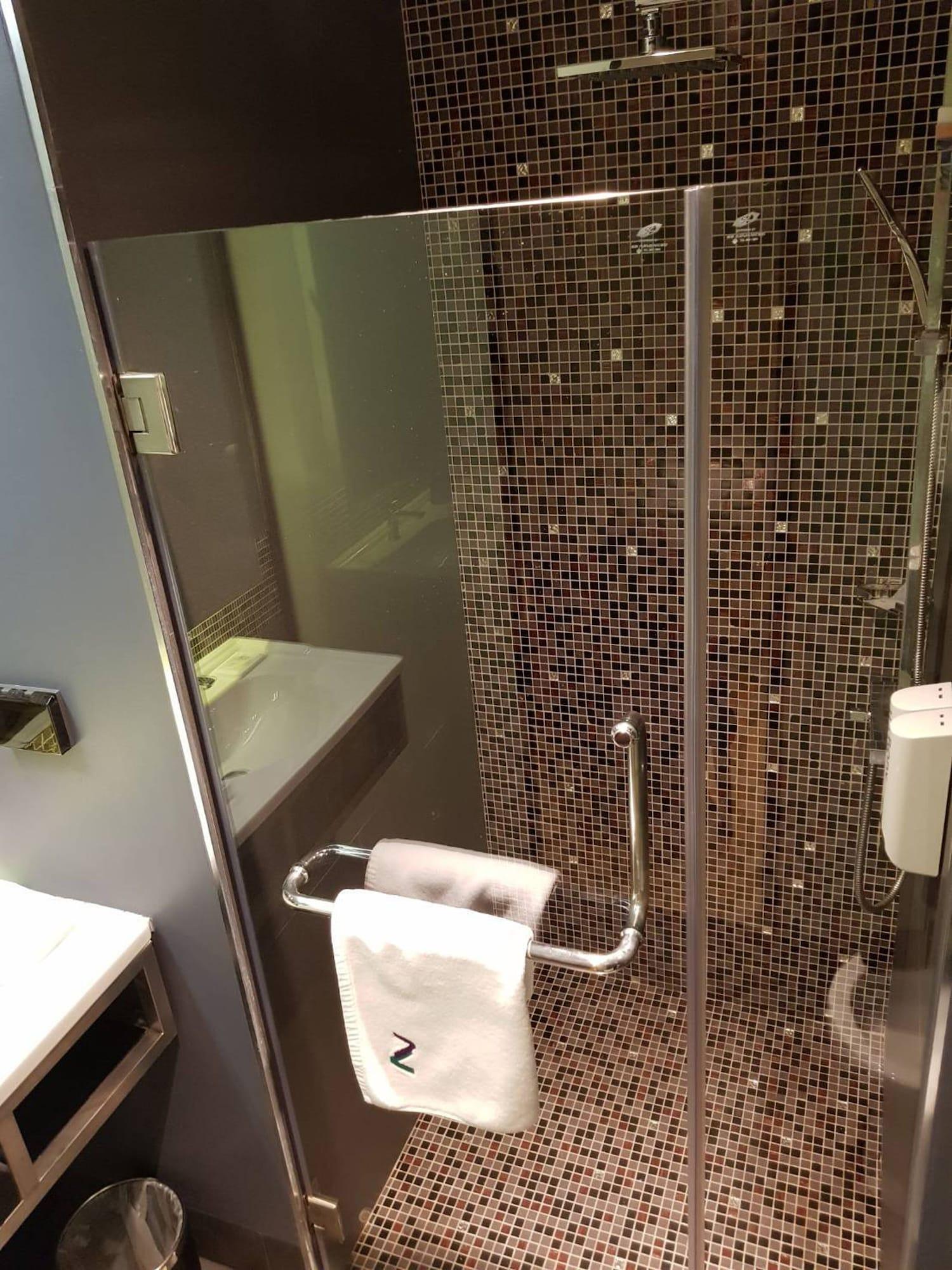 Hotel Bizotel Premier Hotel&residence 4*