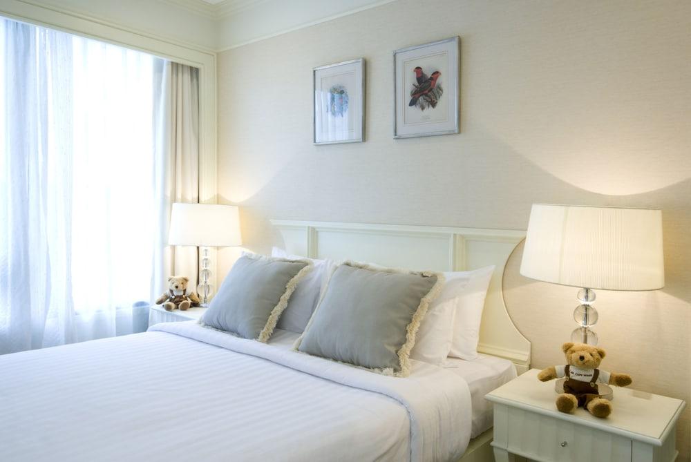 Cape House Langsuan Bangkok