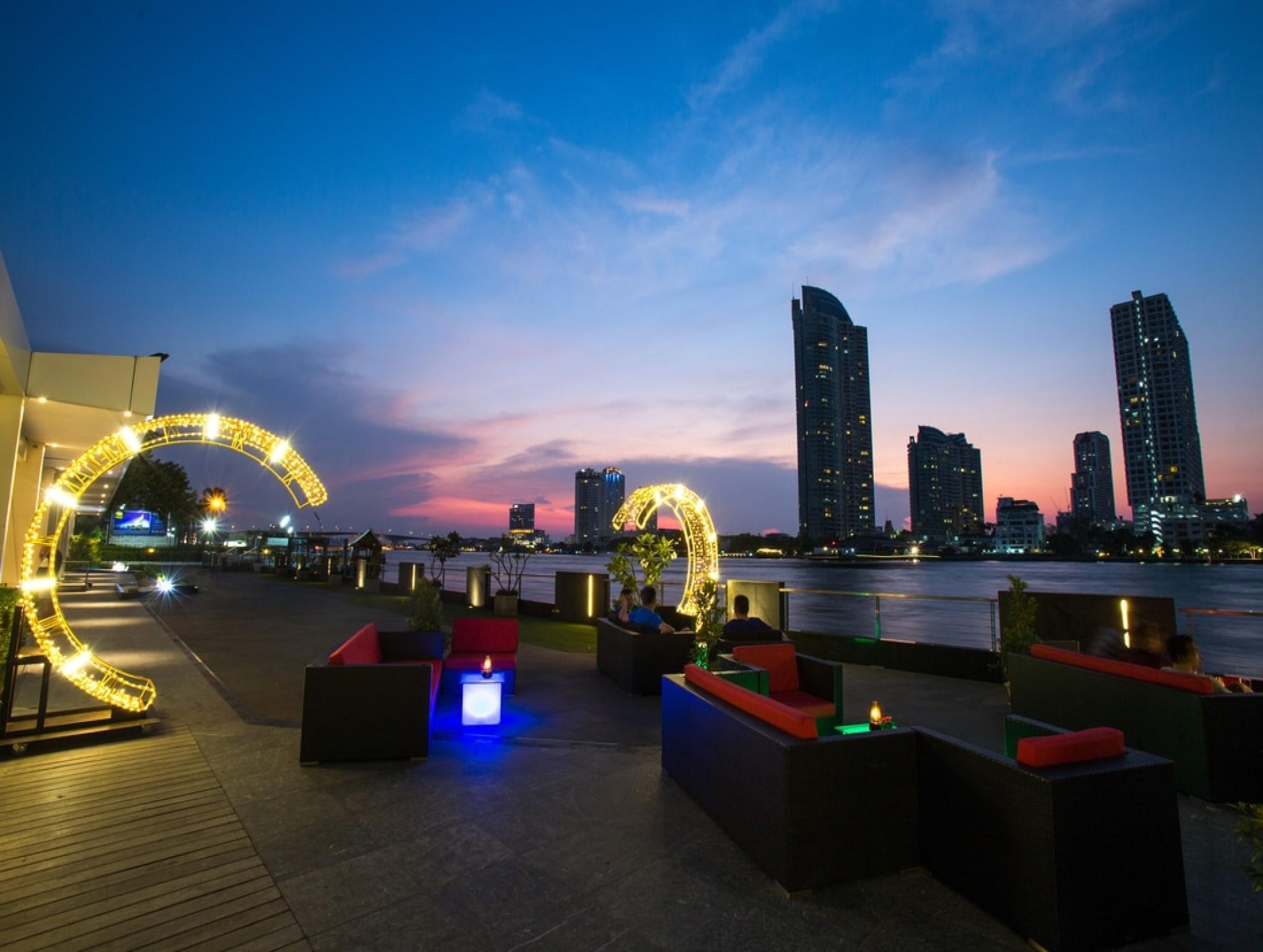 Hotell Ramada Plaza By Wyndham Menam Riverside 5*