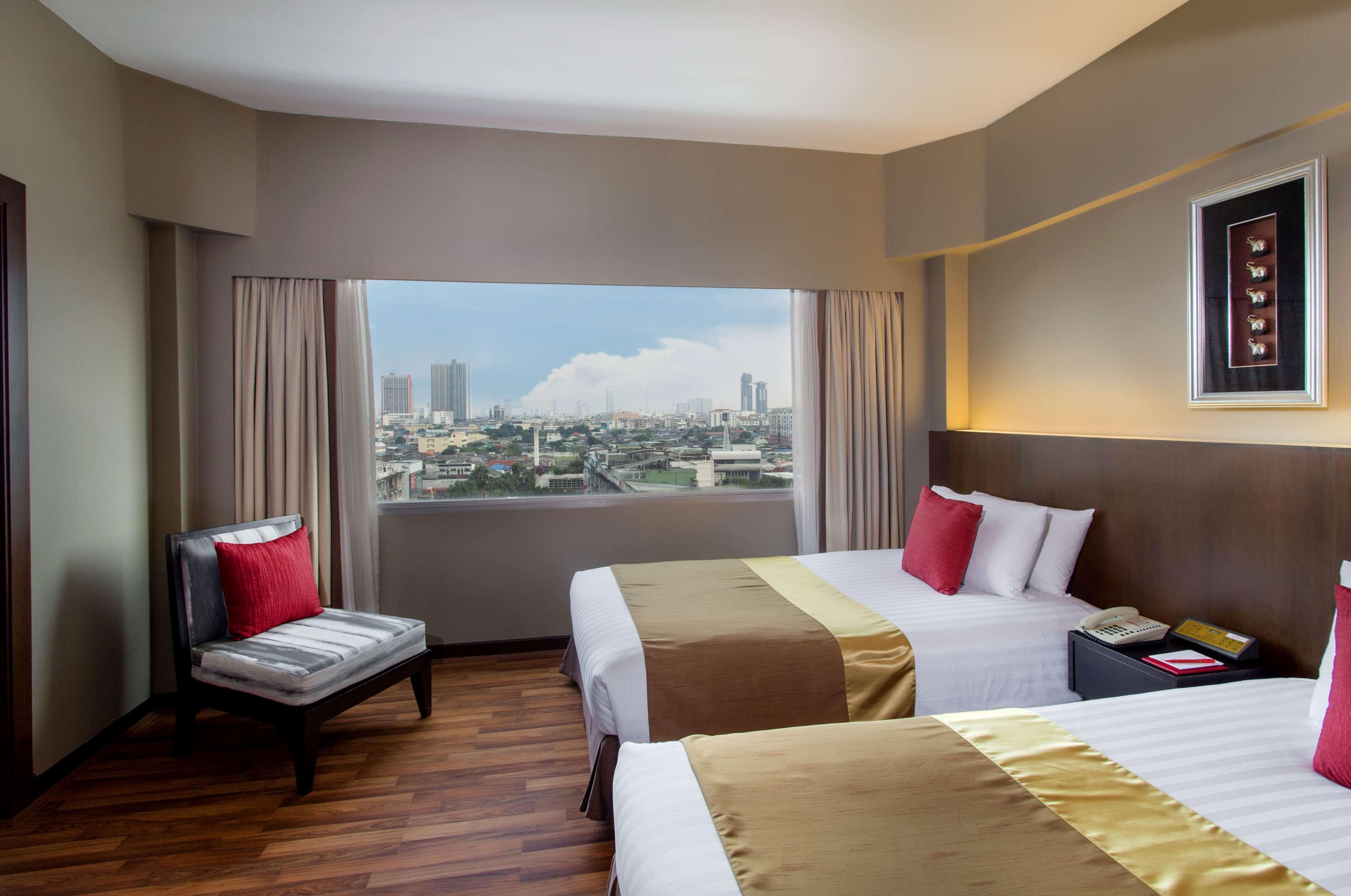 Ramada Plaza By Wyndham Menam Riverside 5*
