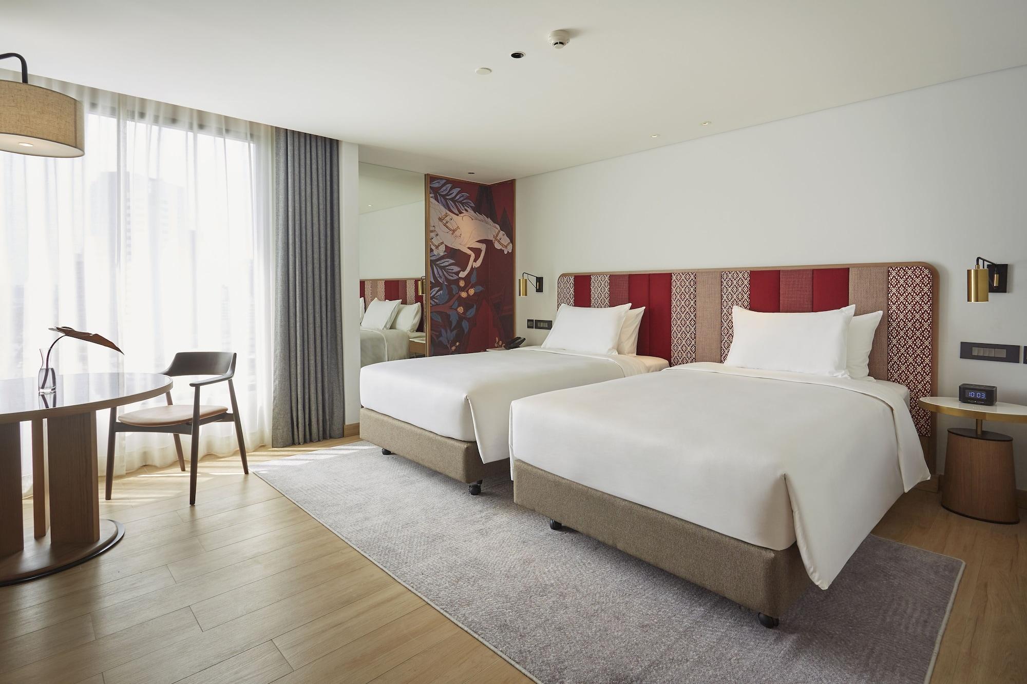 Montien Surawong Hotel