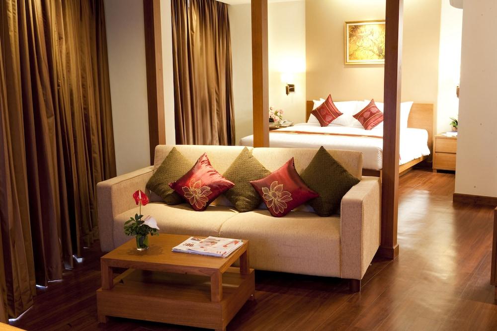 Lantana Hotel