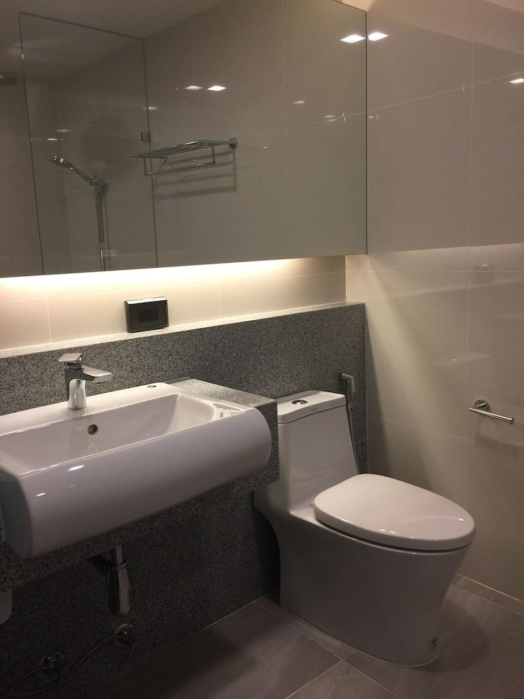 Aspira Sukhumvit - Sha Certified Hotel