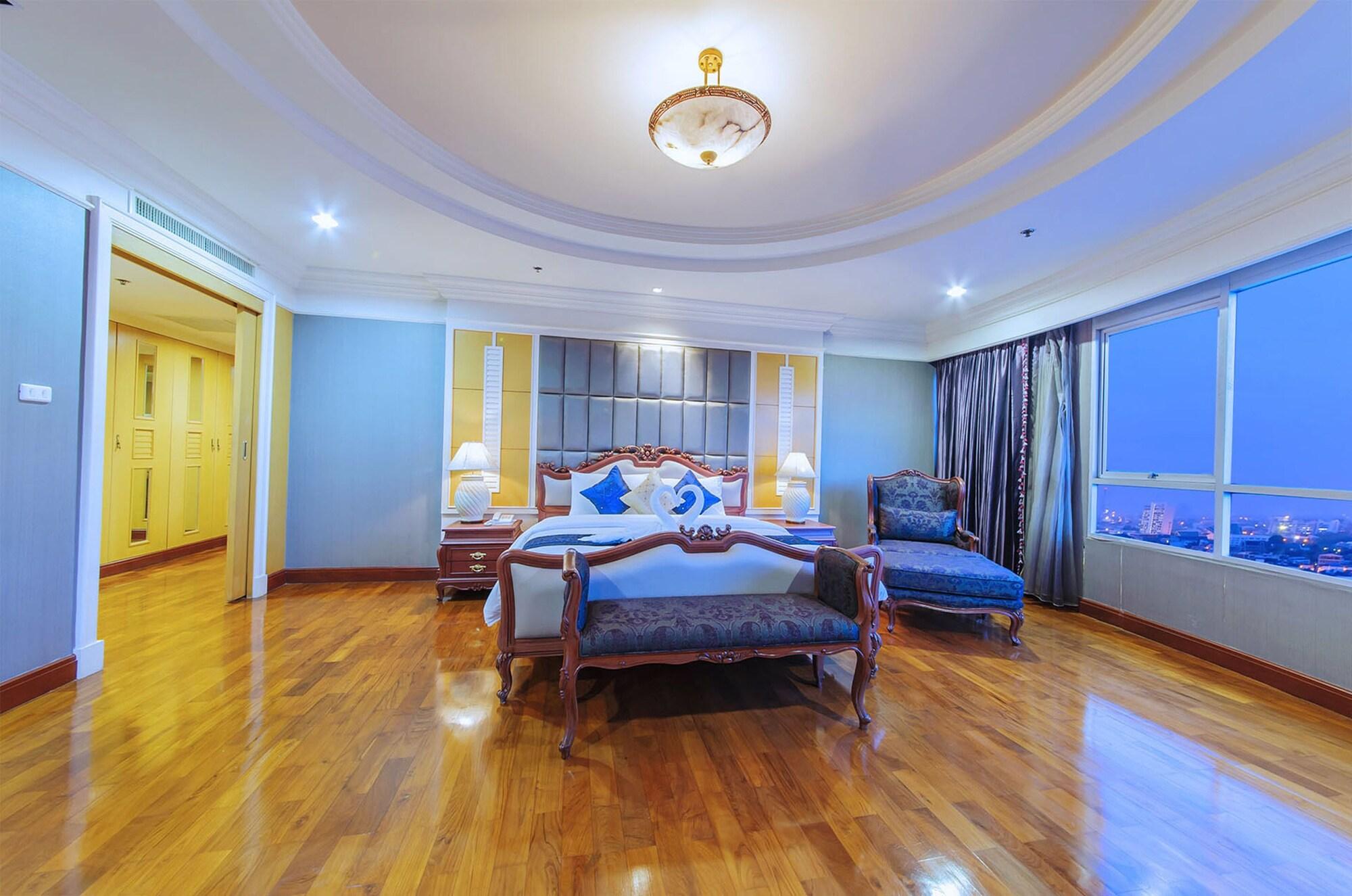 Managed By Palace Khách sạn 5*