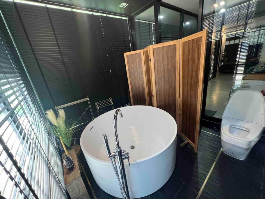 Pousada Charoen Nakhorn Townhome: Self-check-in Near Bts, Iconsiam & Asiatique