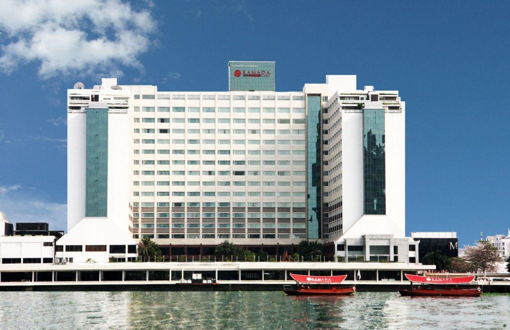 Hotell Ramada Plaza By Wyndham Menam Riverside 5*