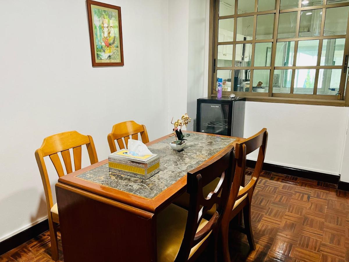 Ree House-asoke Bts Couette-café