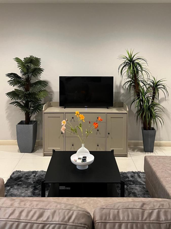 Entire 3br Townhome In Sukhumvit, Shared Pool, Near Bts&mrt Asok Rumah liburan Bangkok