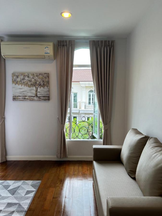 Entire 3br Townhome In Sukhumvit, Shared Pool, Near Bts&mrt Asok Casa de férias