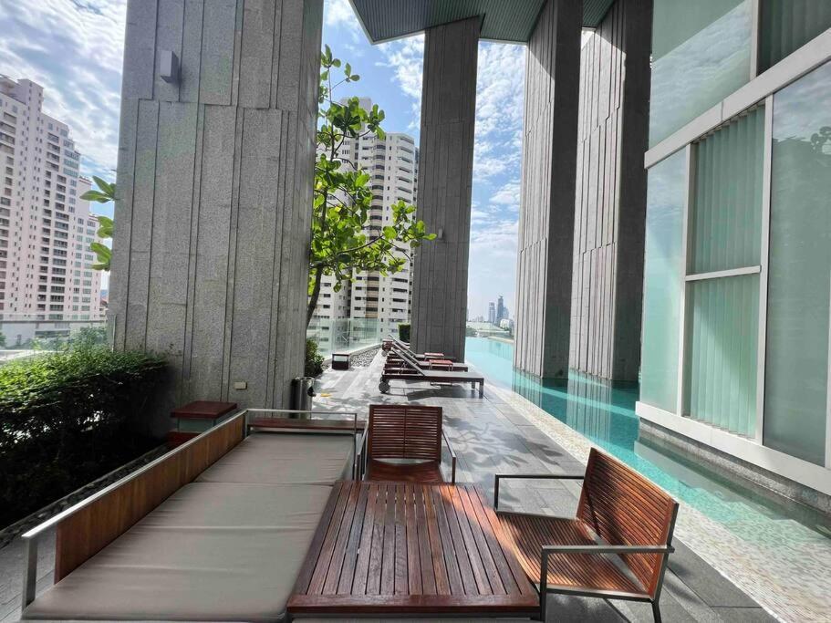 Expansive Modern - Bts Phrom Phong - Ultra Fast Wifi Apartment
