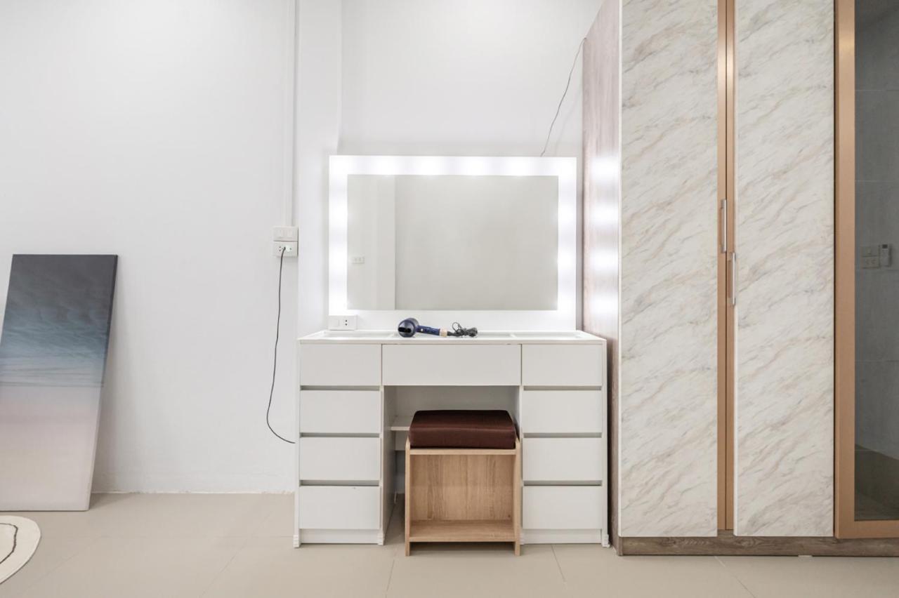 Miq Hk111-4br Ratchada-huaykwang 14pax
