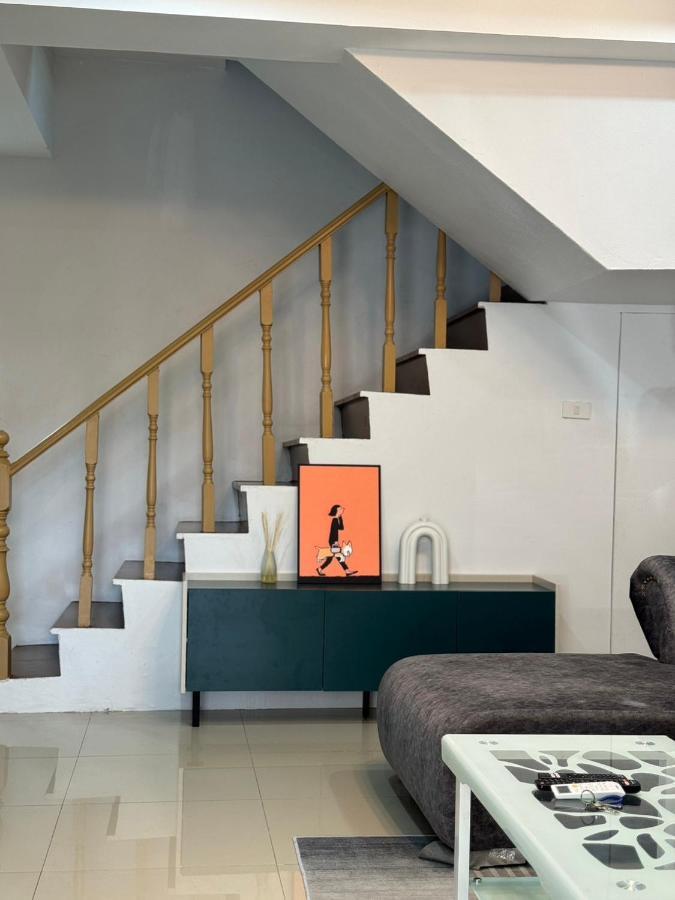 Miq Hk111-4br Ratchada-huaykwang 14pax * Bangkok