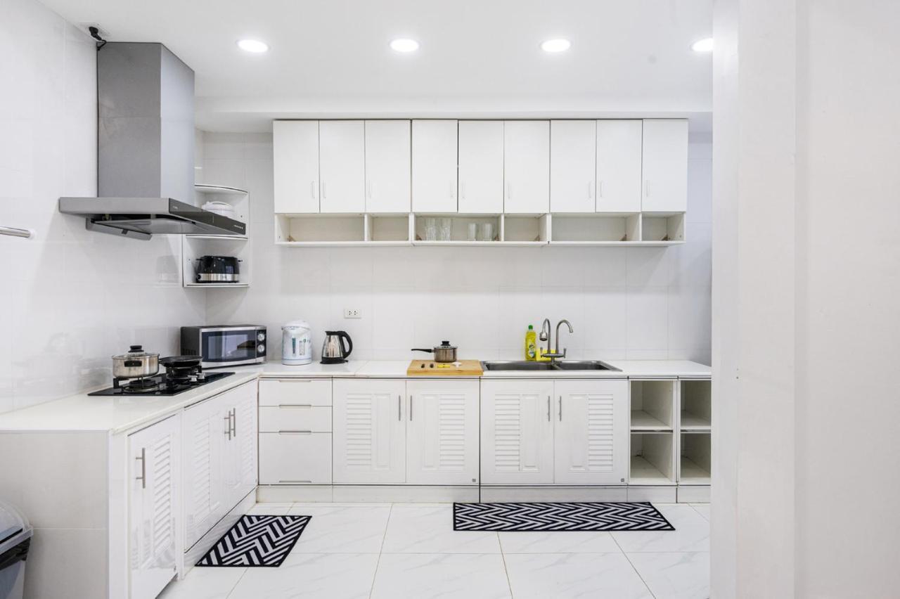 Miq Hk111-4br Ratchada-huaykwang 14pax Apartment Bangkok