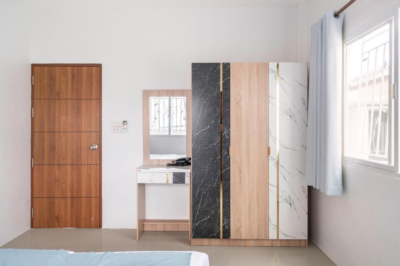 Miq Hk111-4br Ratchada-huaykwang 14pax *