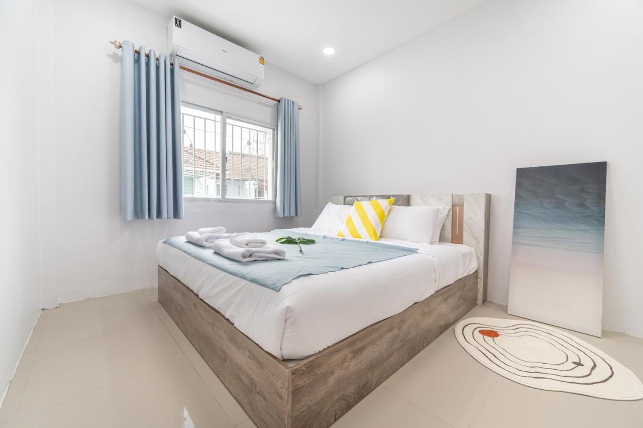Miq Hk111-4br Ratchada-huaykwang 14pax Bangkok