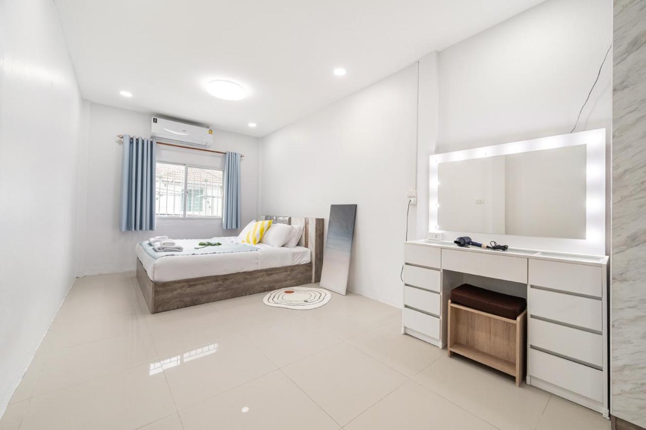Miq Hk111-4br Ratchada-huaykwang 14pax Apartment *