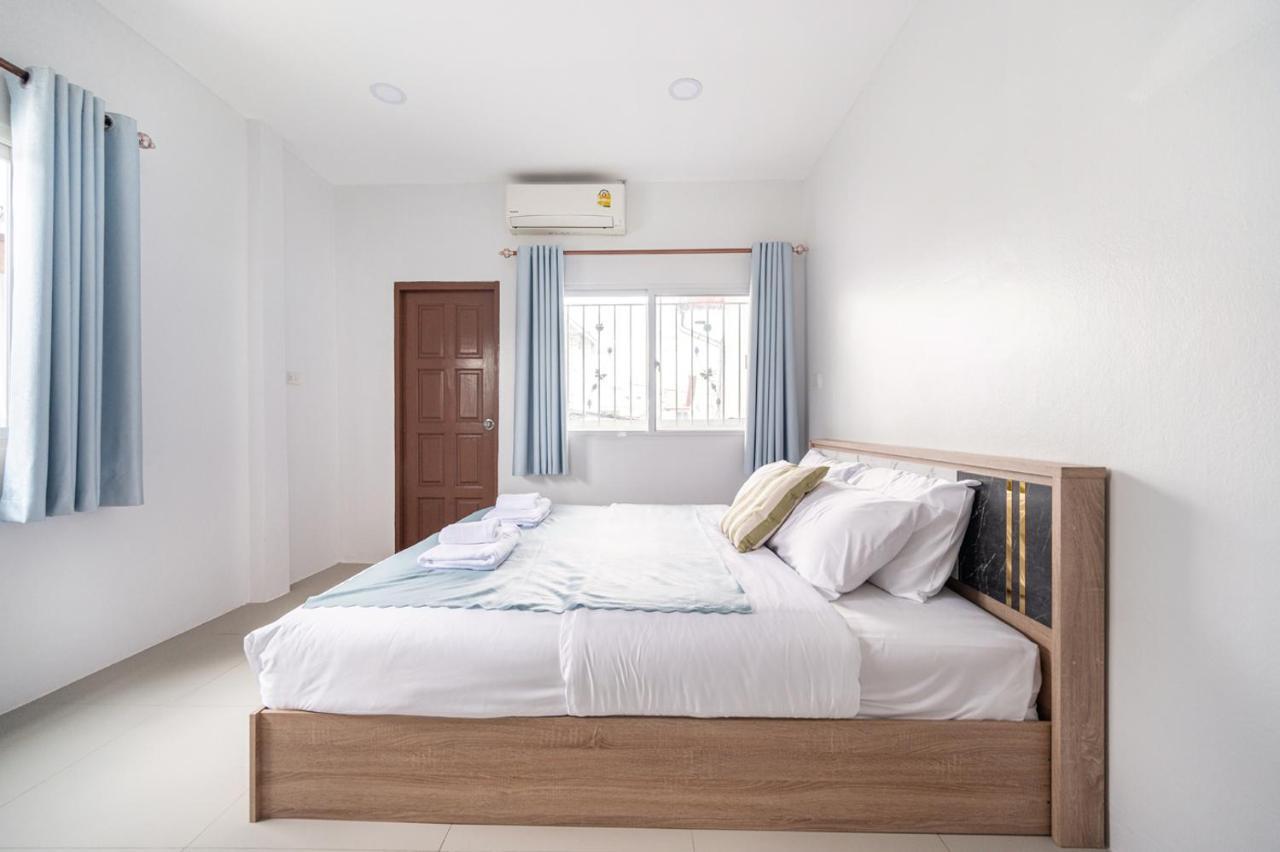Miq Hk111-4br Ratchada-huaykwang 14pax Bangkok