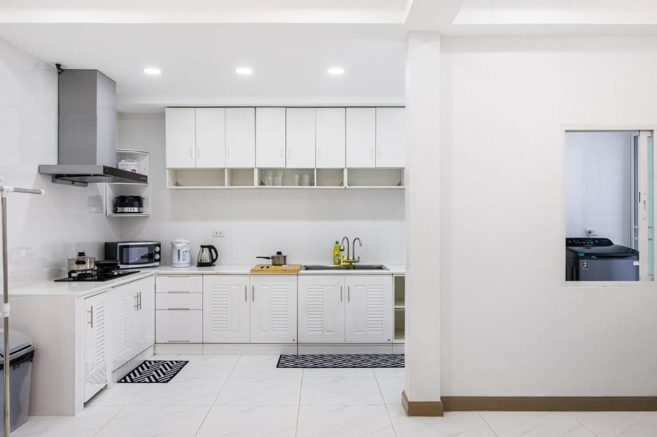 Miq Hk111-4br Ratchada-huaykwang 14pax Apartment *