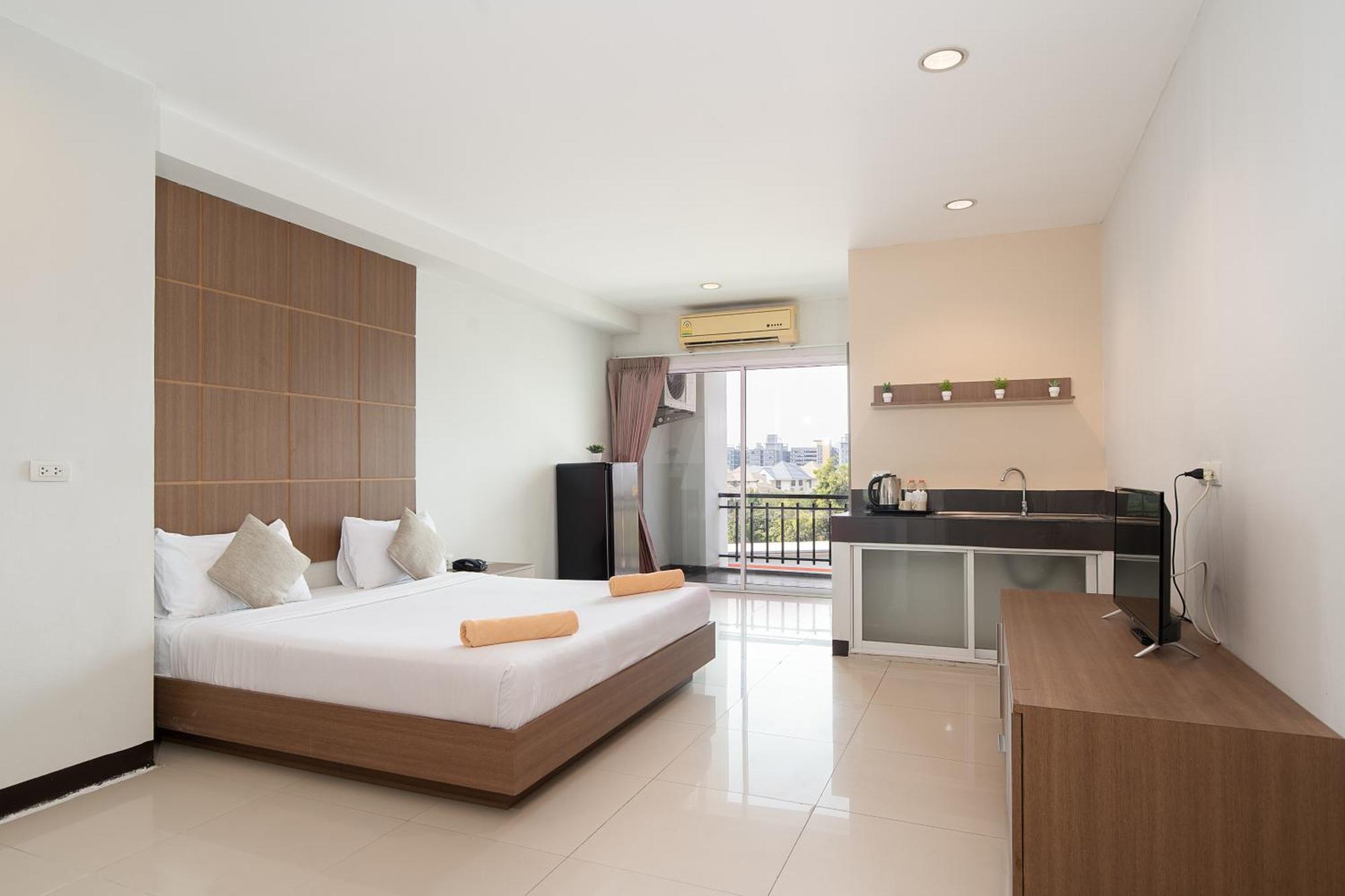Hotell Leenova Place *