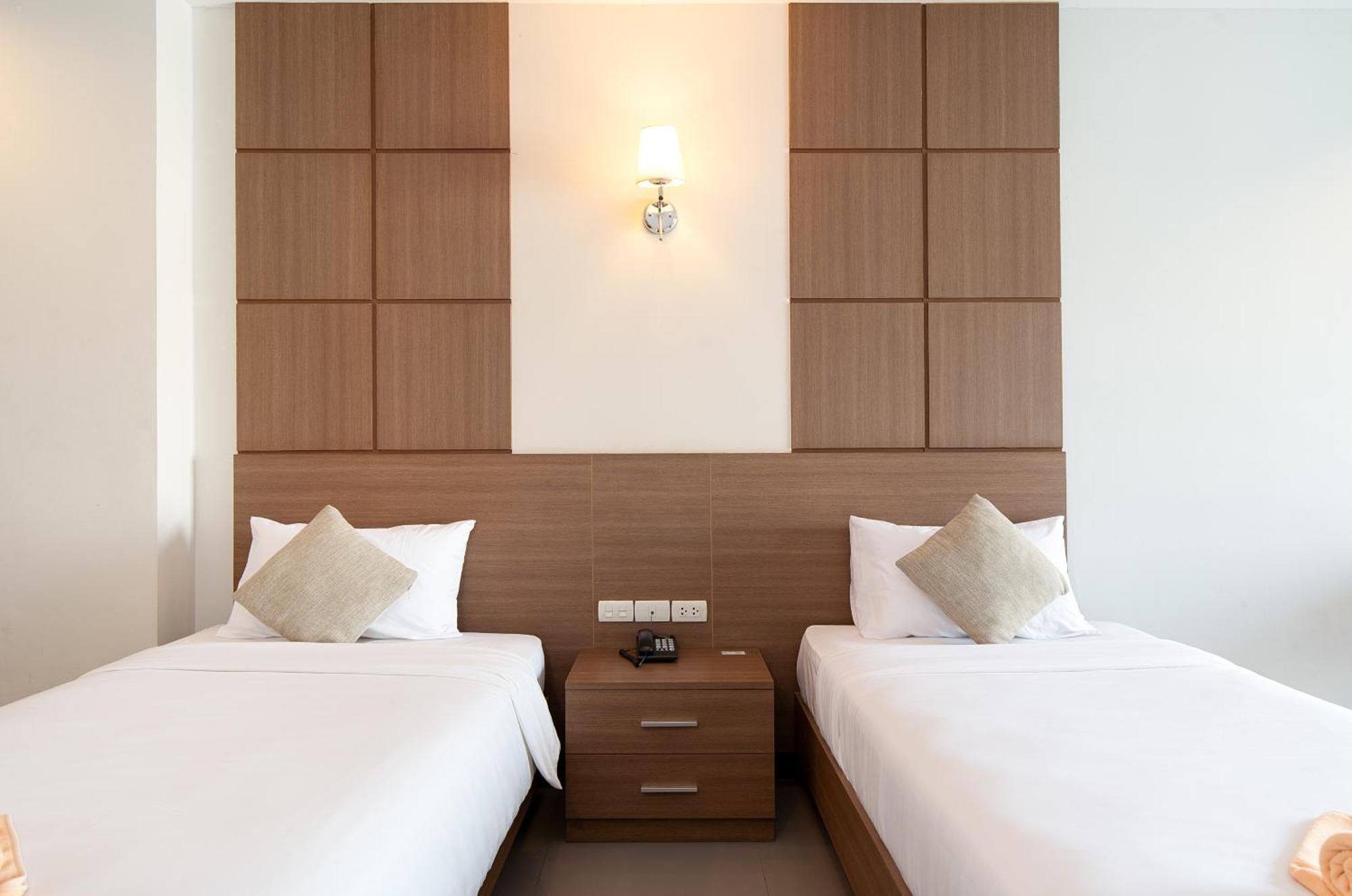 Leenova Place Hotell *
