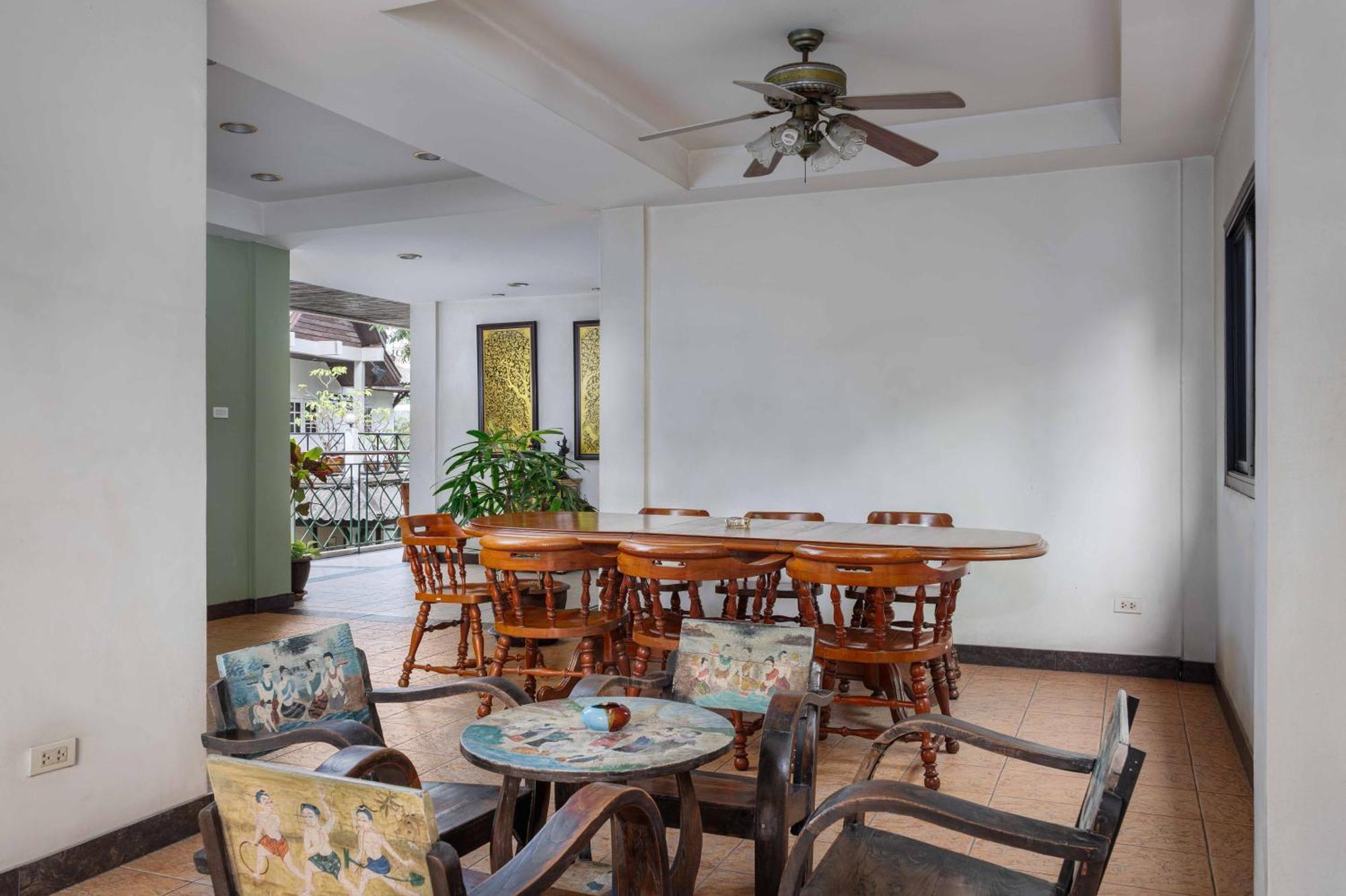 Charlie House Pin Klao Khách sạn