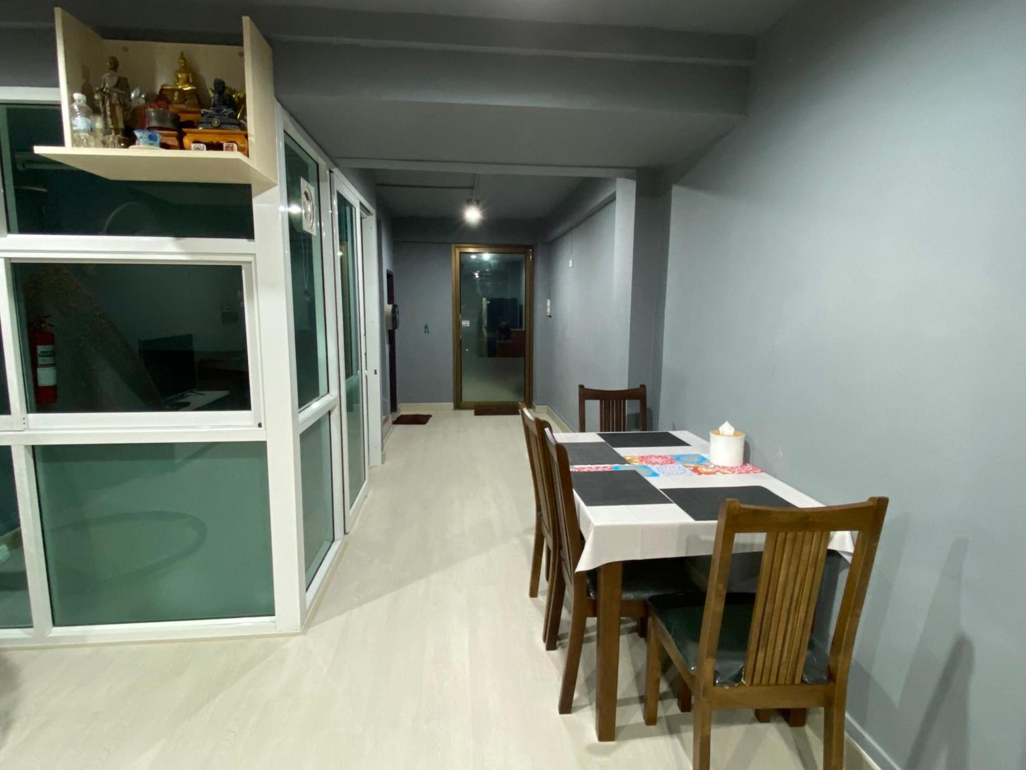 Vibe, House, 7 Mins To Bts, Center, Private In Sathon, Private Bathroom, Bangkok, Thailand Pensión Bangkok