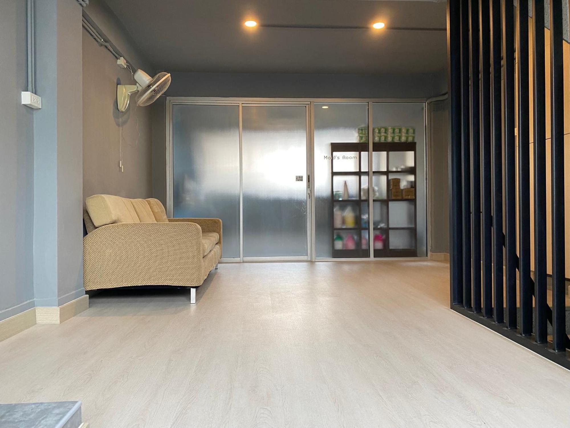 Pensión Vibe, House, 7 Mins To Bts, Center, Private In Sathon, Private Bathroom, Bangkok, Thailand Bangkok
