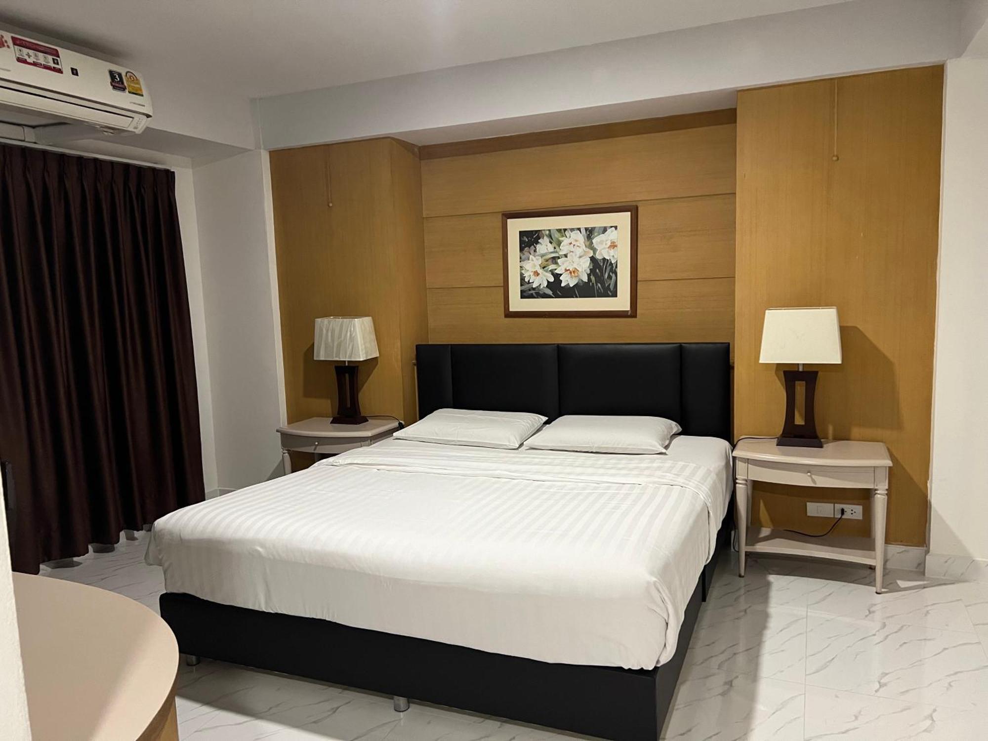 Mall Hotel 3*