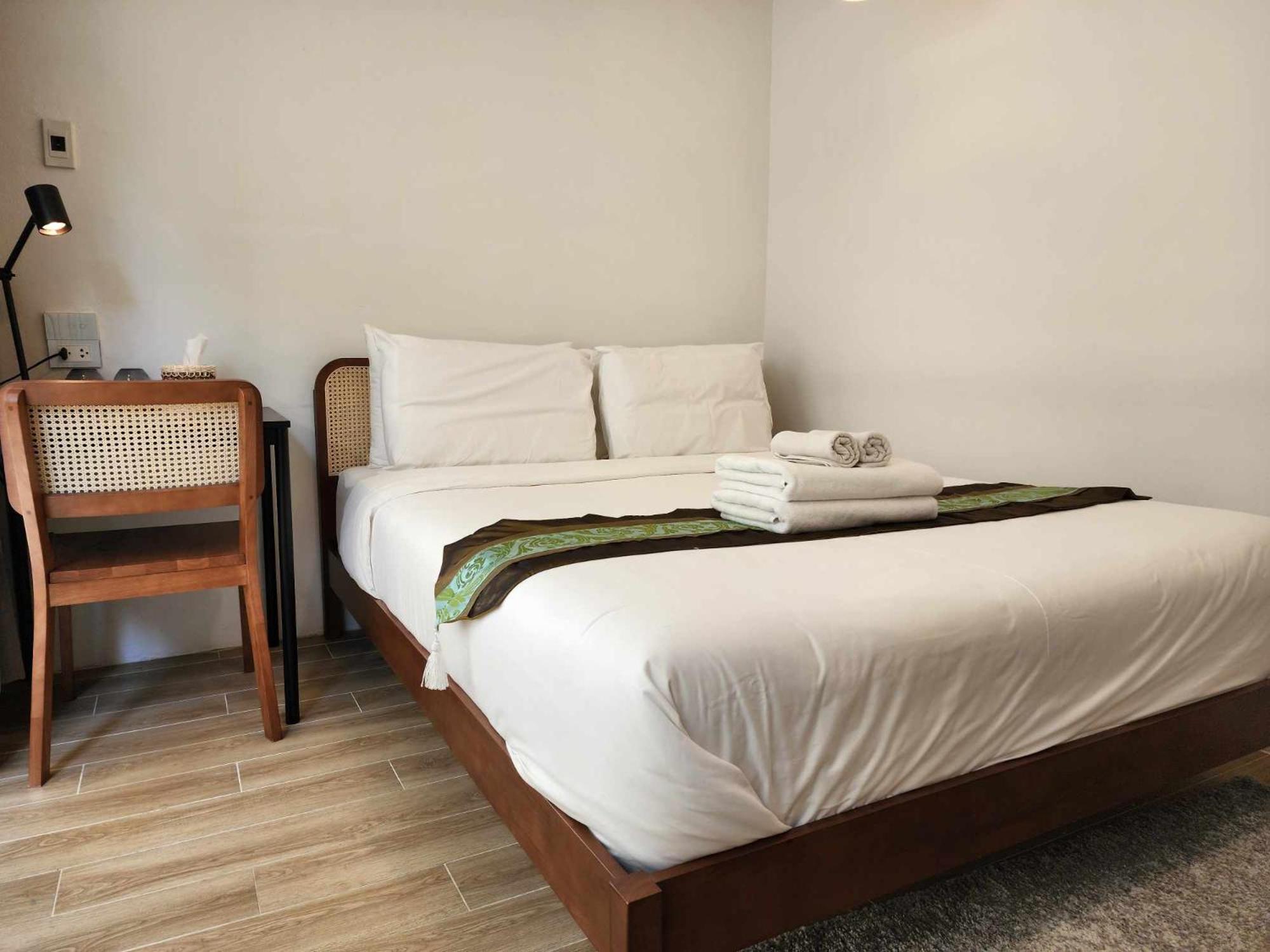 Lo-ha Guest House, Contactless Check-in Bangkok