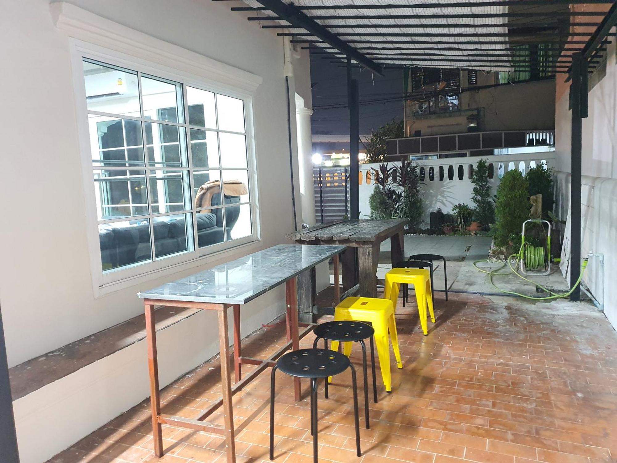 3 Bedroom Cozy Skytrain View Bkk *
