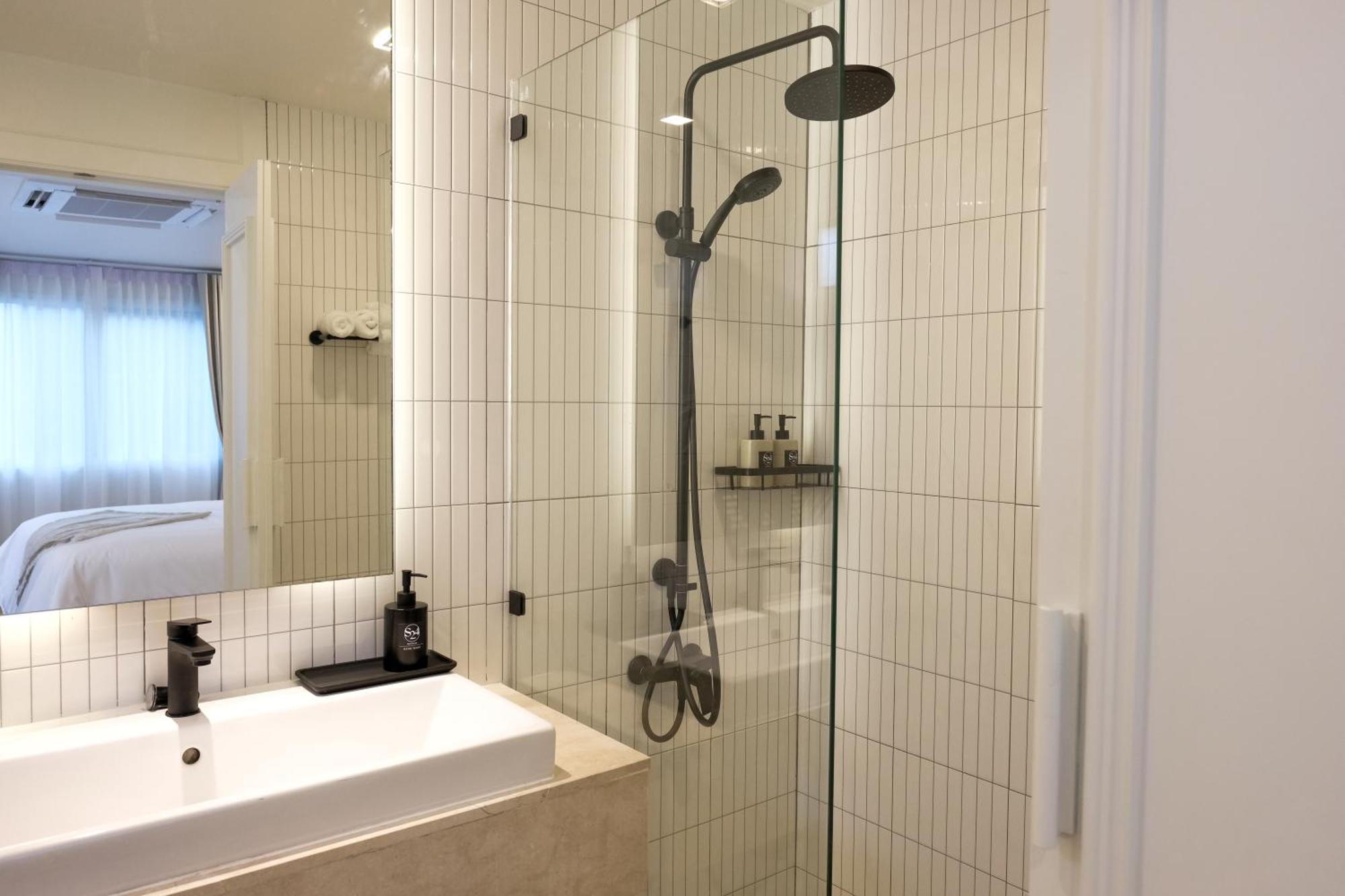 Upscale 3-bedroom 3-bathroom 1 Min To Bts Prompong