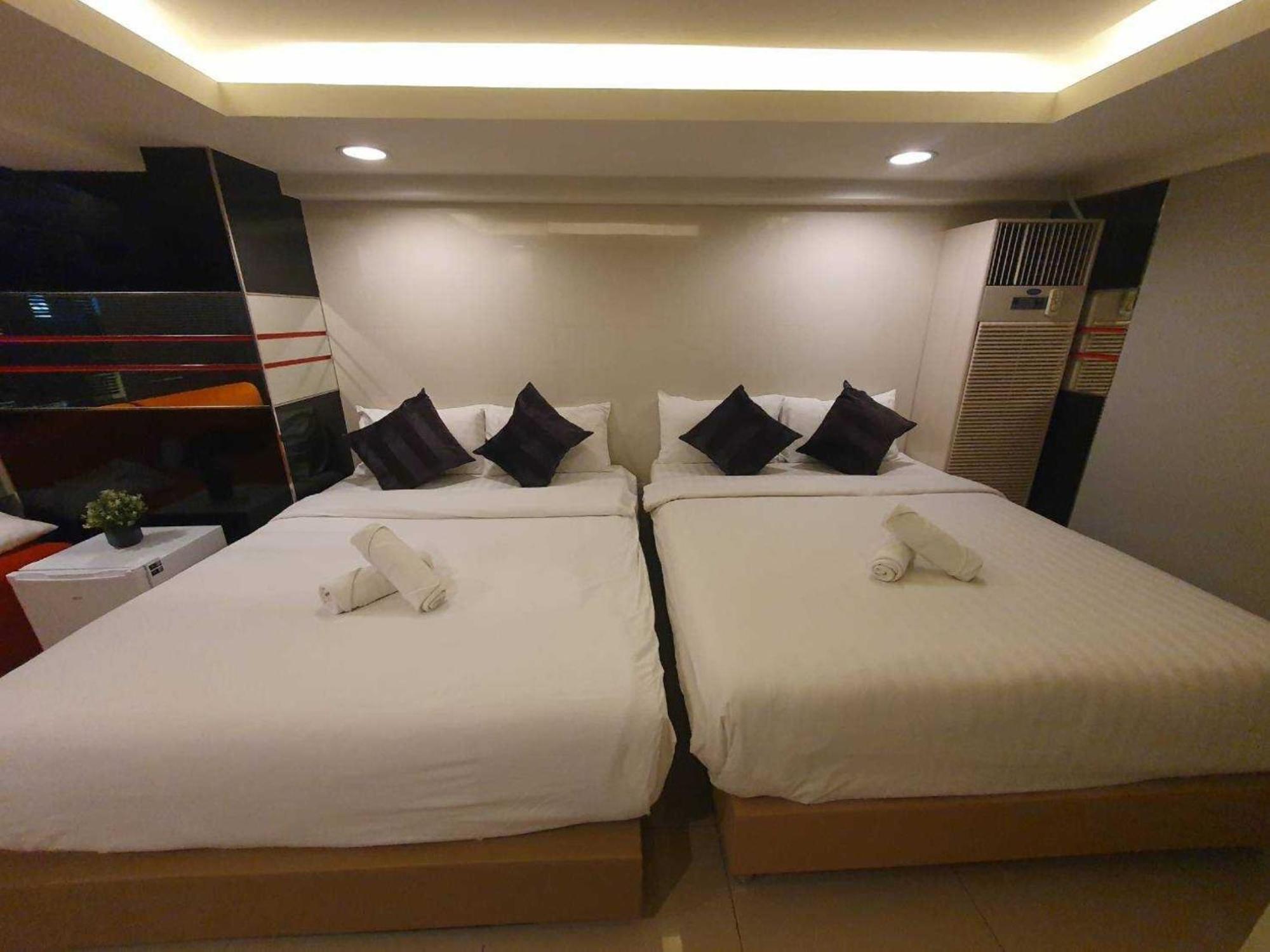 Hotell De Lux 4*