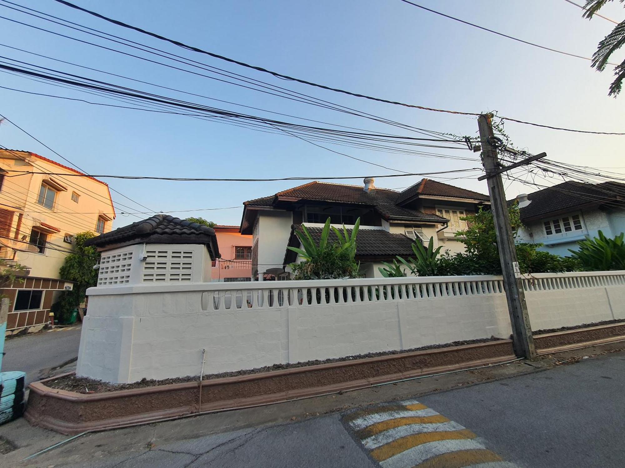 3 Bedroom Cozy Skytrain View Bkk Taman liburan *