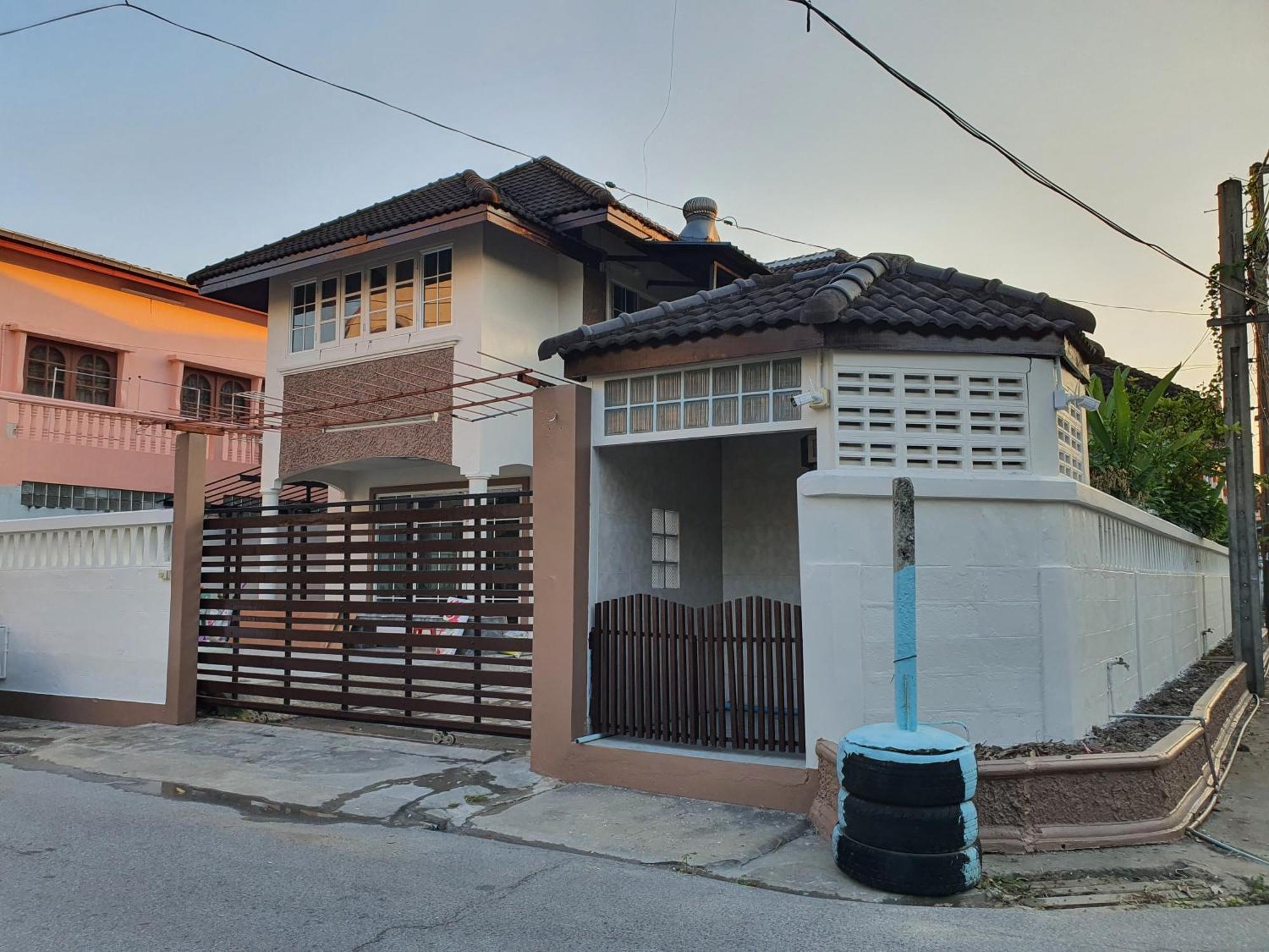 3 Bedroom Cozy Skytrain View Bkk Taman liburan