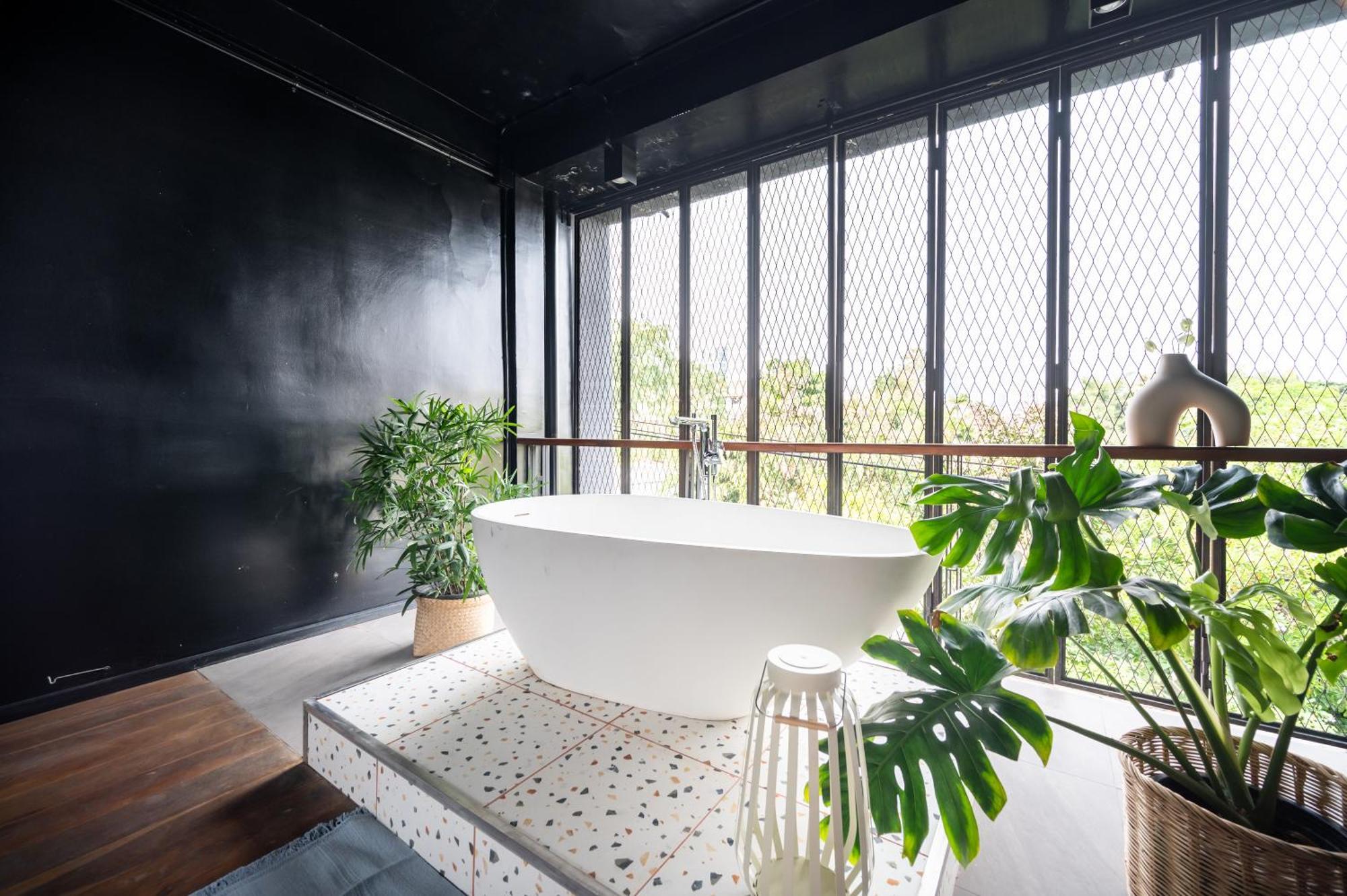 Miq Ekkamai2 3br Designer Oval Bathtub 15pax